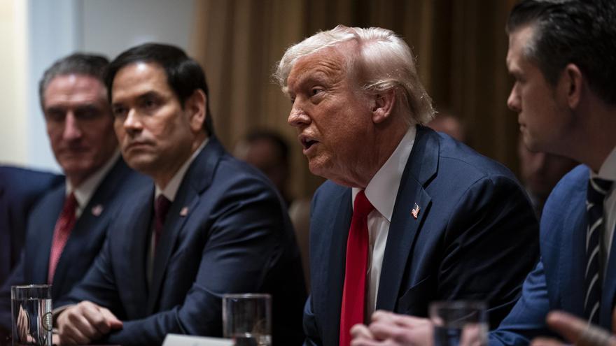 Trump asesta un golpe económico a Maduro al revocar las licencias de Chevron para operar en Venezuela