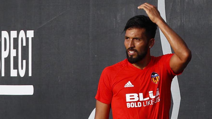 Garay empieza la semana entrenando con el Valencia