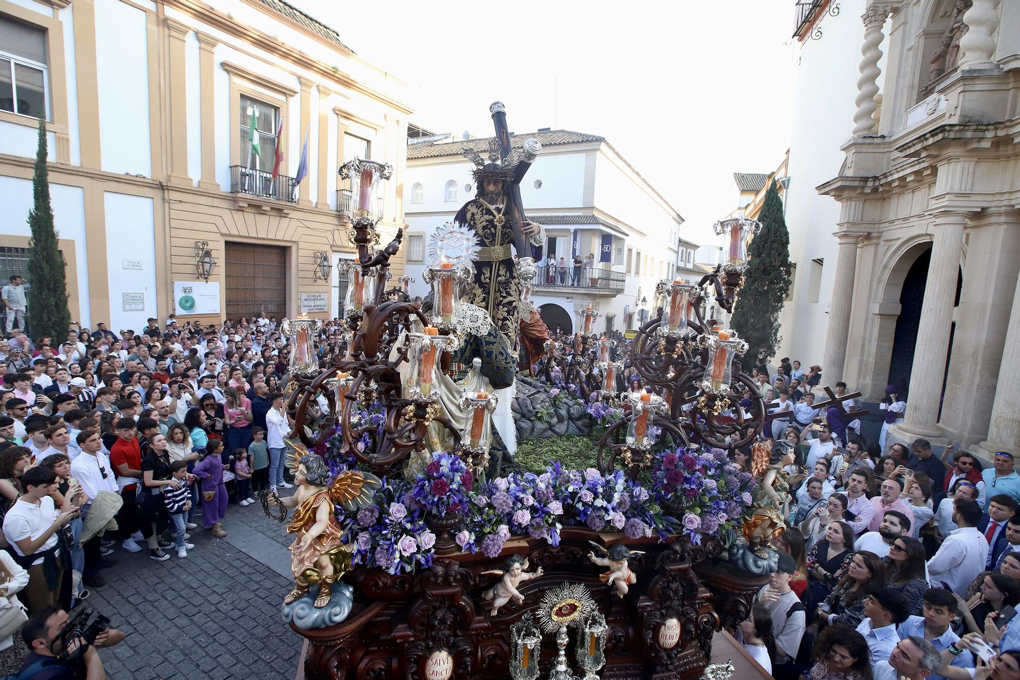 La procesión de la Hermanda de la Santa Faz en imágenes