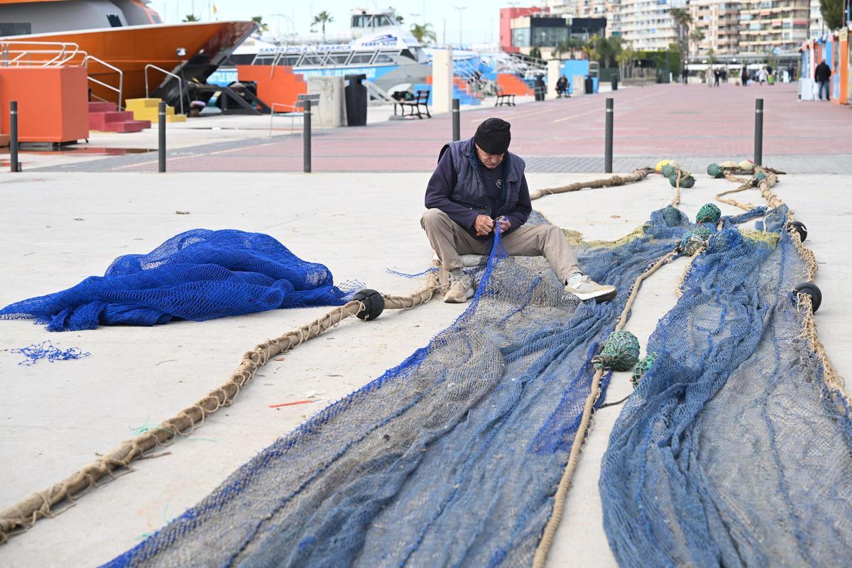 La flota pesquera alicantina amrrada contra las últimas exigencias de la Unión Europea