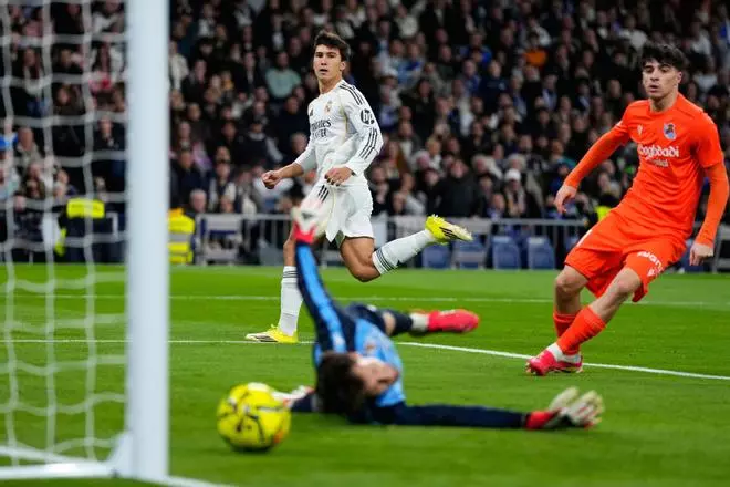 Vinícius acuesta líder al Real Madrid ante una Real Sociedad de papel