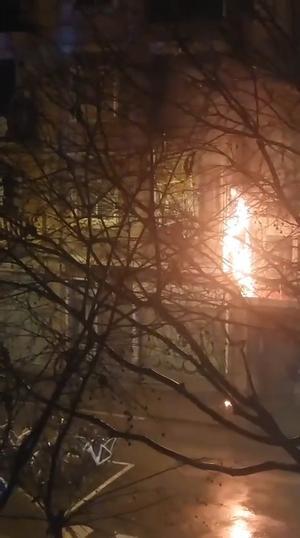 Un incendi deixa sense llum 11 famílies de l’Hospitalet per Nadal