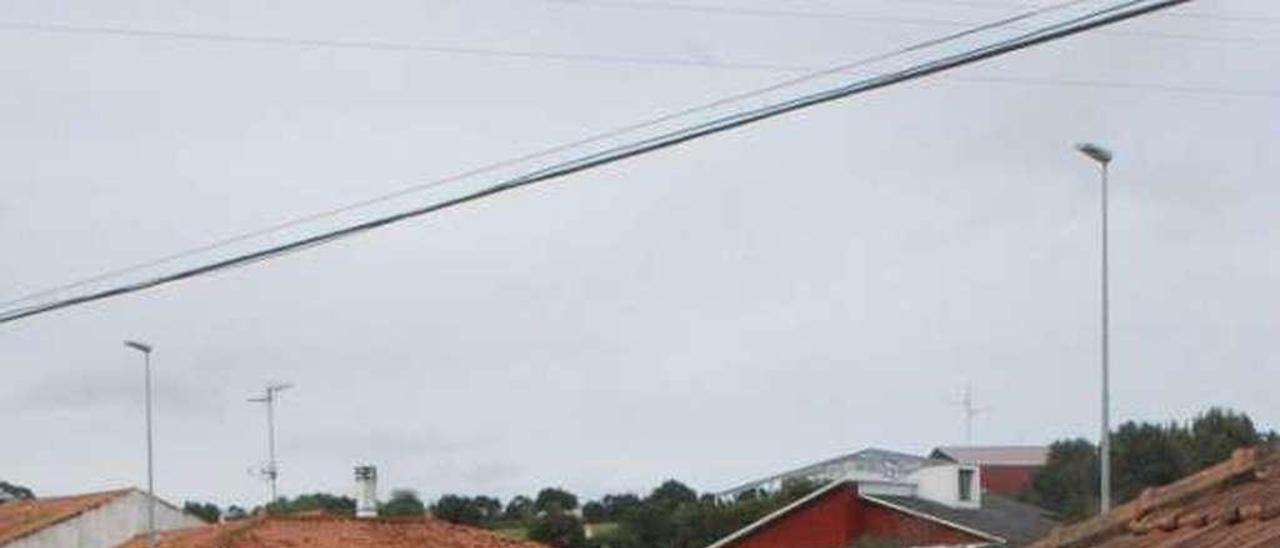 Movimiento de tierras en Cantalarrana, en las inmediaciones de la carretera que une Luanco y Avilés.