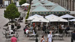 Hosteleros de A Coruña ante el cambio de terrazas de María Pita: 'Si perdemos la posibilidad de trabajar en invierno, volvemos 30 años atrás'"