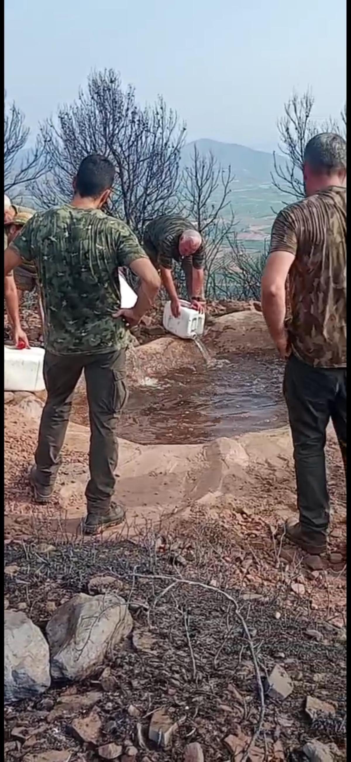 El grupo de Nules y la Vilavella descargando agua en uno de los abrevaderos preexistentes.