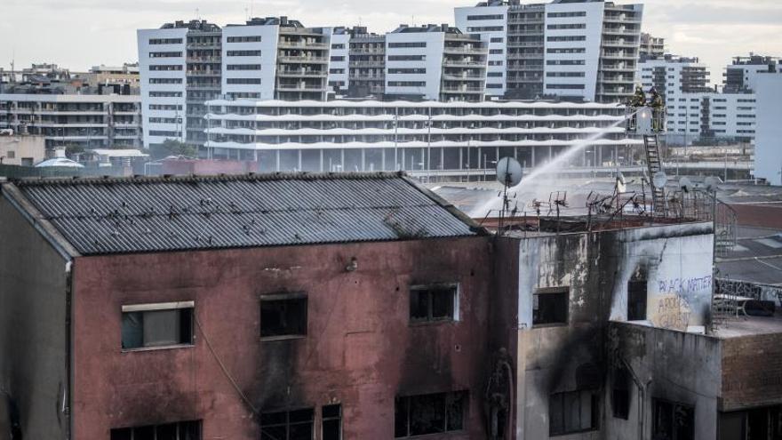 L’incendi mortal de Badalona revela el drama dels sensesostre