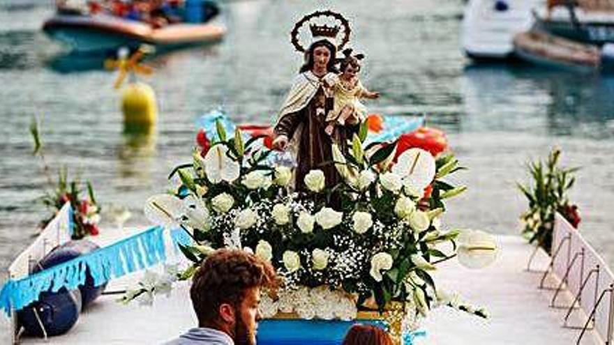 Procesión marinera en las fiestas del Carmen de Portinatx del año pasado.