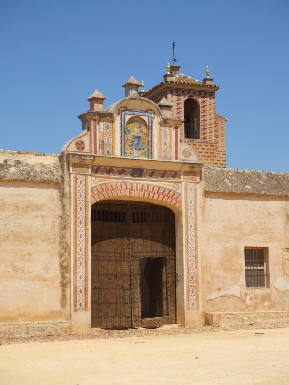 Fachada patio señorío Hacienda Los Molinos de Maestre.