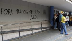 El Govern afirma  que més escoles han sol·licitat l’enviament de mossos