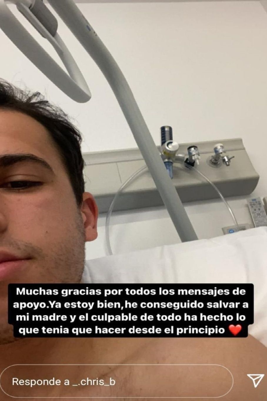 Cris se recupera de las heridas en el hospital