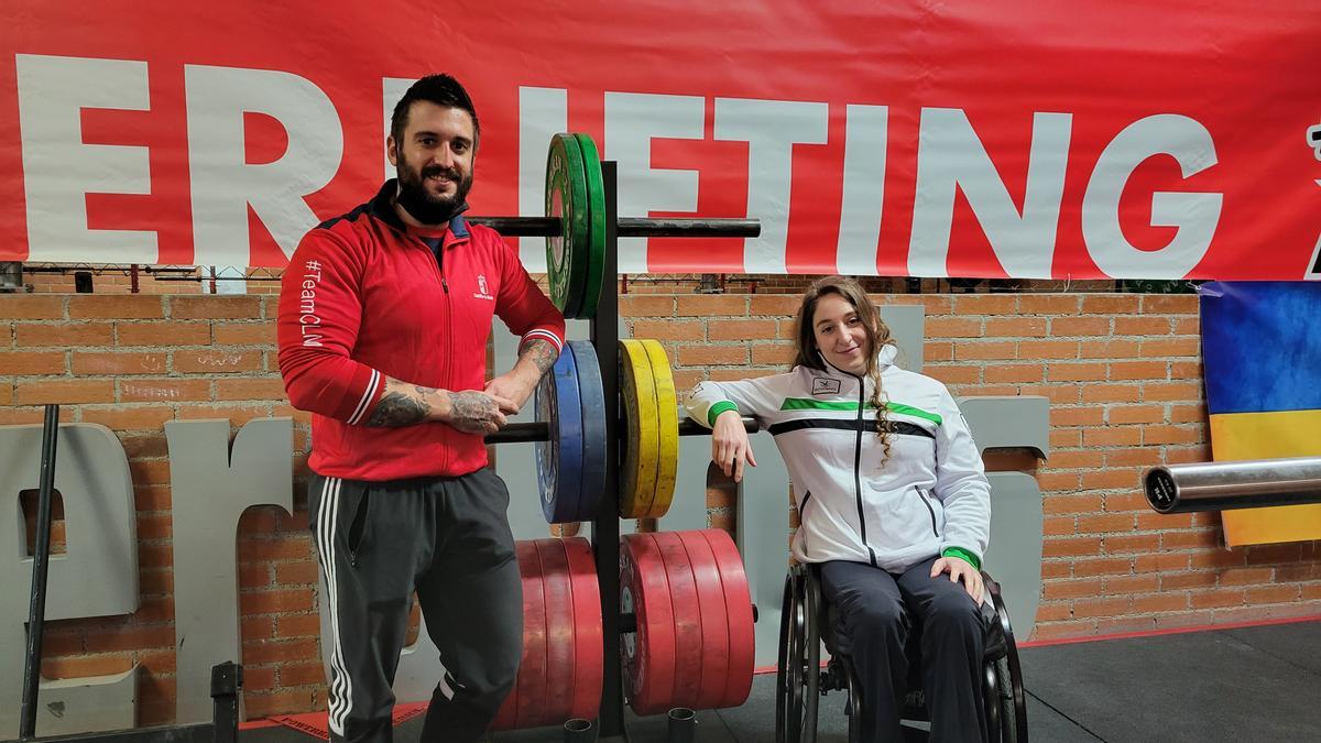 Loida Zabala, con su entrenador.