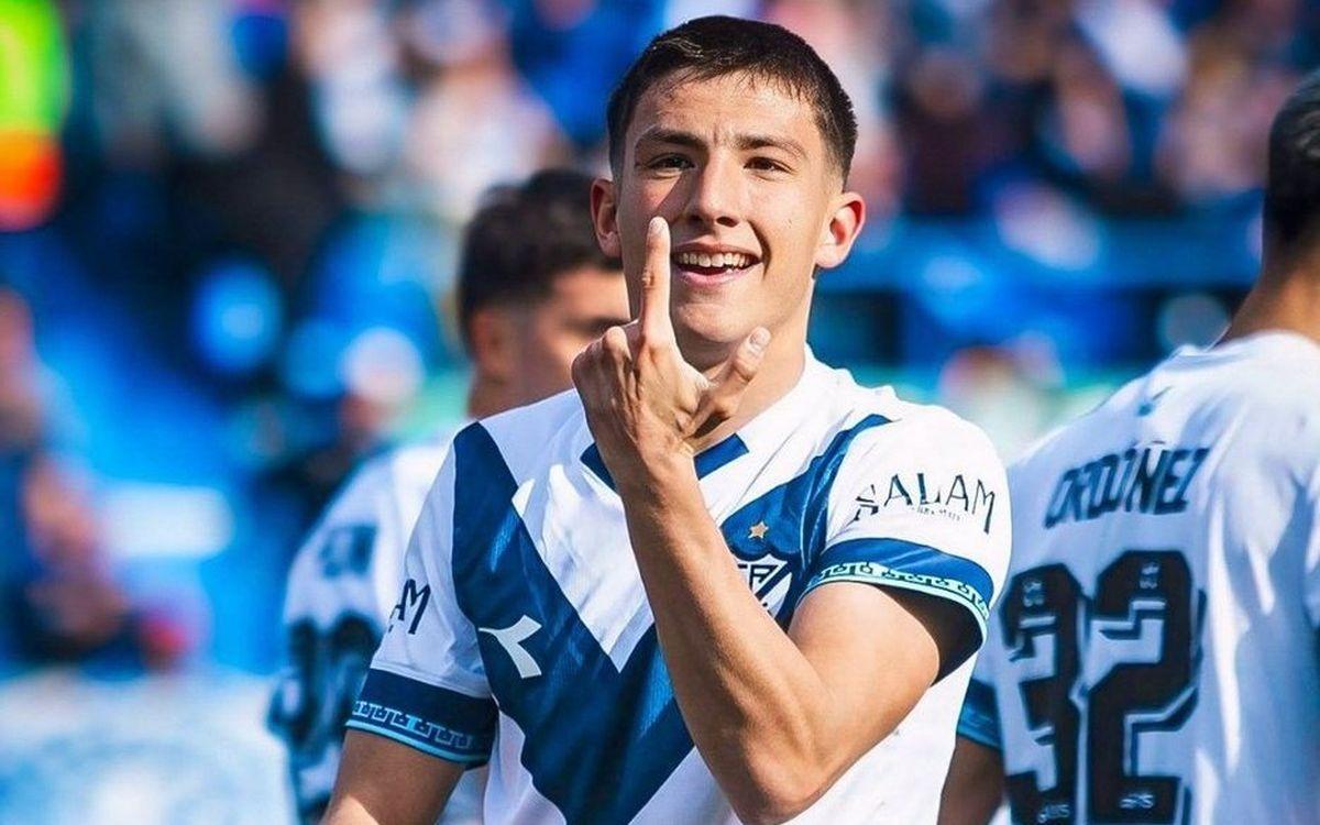 Thiago Fernández, durante un partido con Vélez Sarsfield en 2024.
