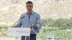 El presidente del Gobierno, Pedro Sánchez, interviene durante la presentación del Plan Estatal de Fertilizantes, este lunes en la Finca de Maíz de San Martín de la Vega (Madrid).
