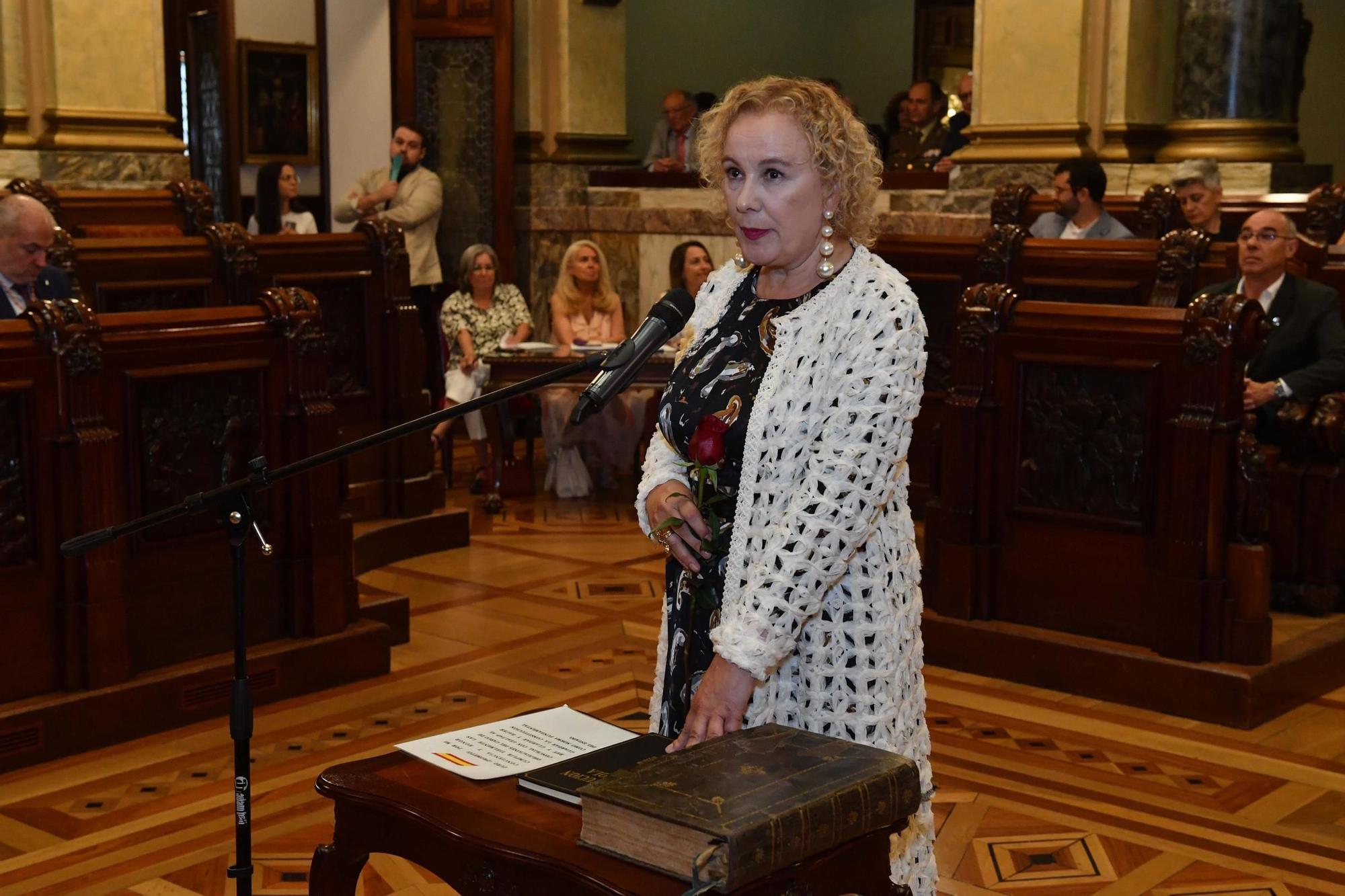Investidura Inés Rey: La alcaldesa de A Coruña jura su cargo por ...