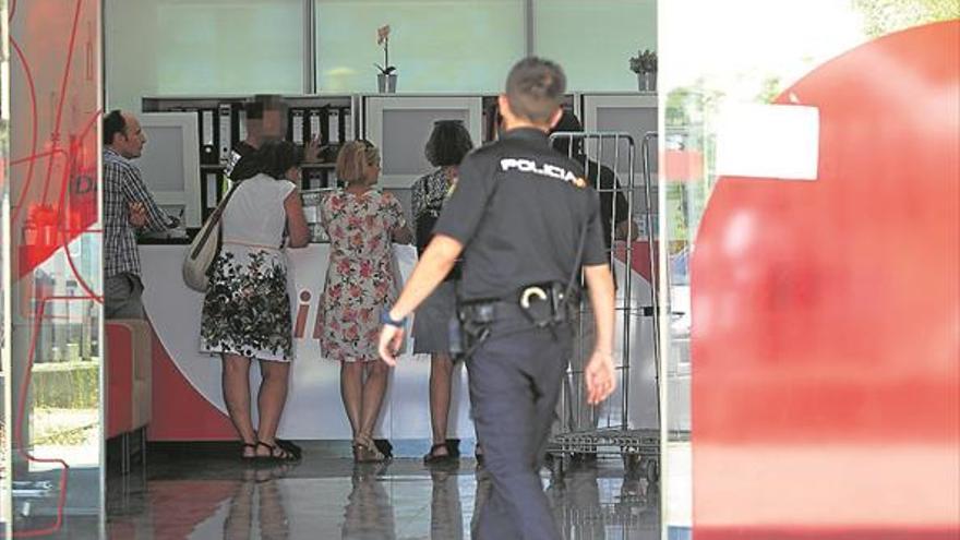 Registro policial en la sede zaragozana de iDental en Plaza