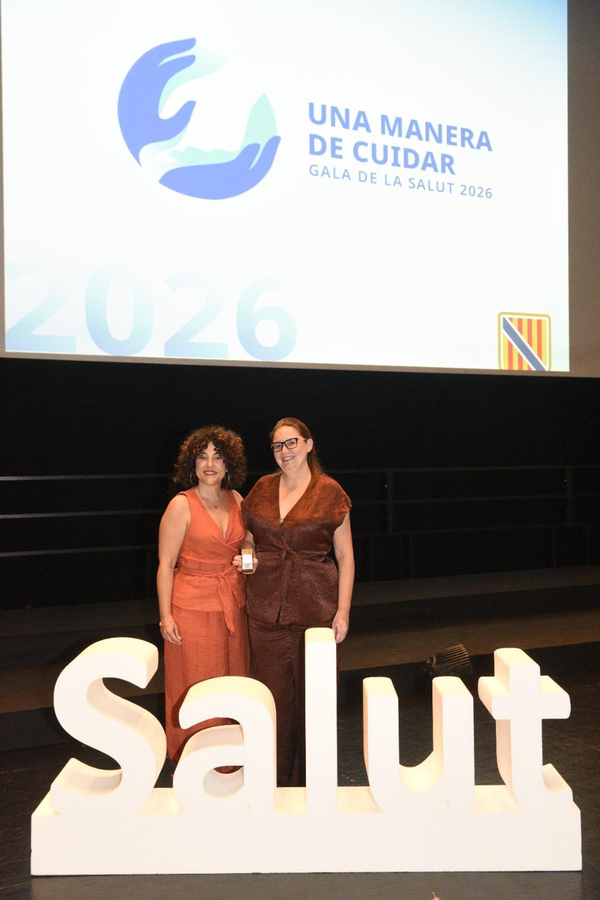 La Gala de Salut ha premiado en su edición de 2026 a la  Escuela privada de Enfermería de CESAG y Quirónsalud que este año gradúa a su primera promoción de alumnos. Antonia Medina, directora de enfermería del Hospital Quirónsalud Palmaplanas ha recogido el premio junto con Magdalena Ginard, directora de Enfermería de Clínica Rotger. Ambas forman parte del claustro académico de la Escuela de Enfermería