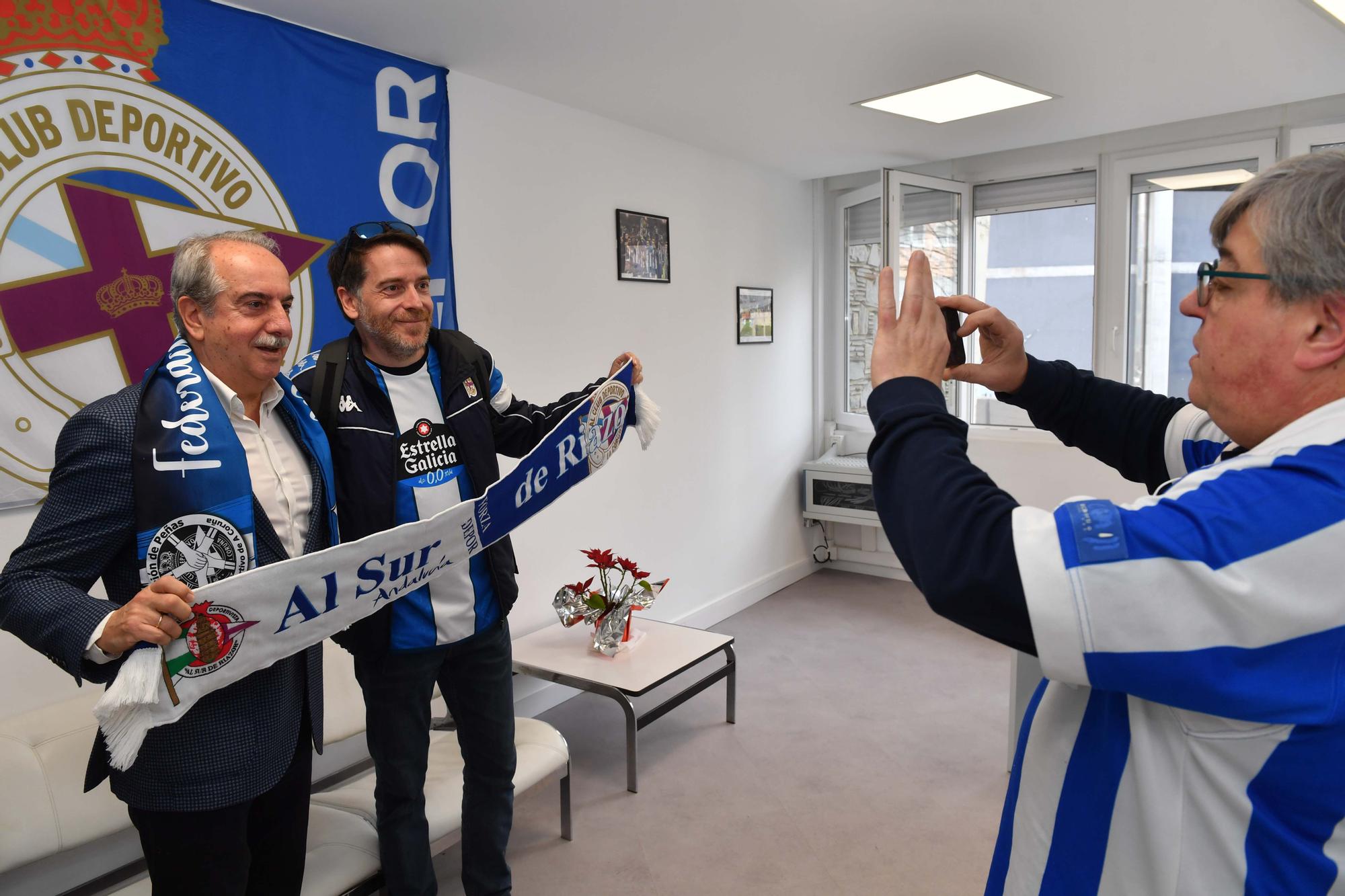 Inés Rey y Antonio Couceiro coinciden en la inauguración del nuevo de la Federación de Peñas Deportivistas en Riazor