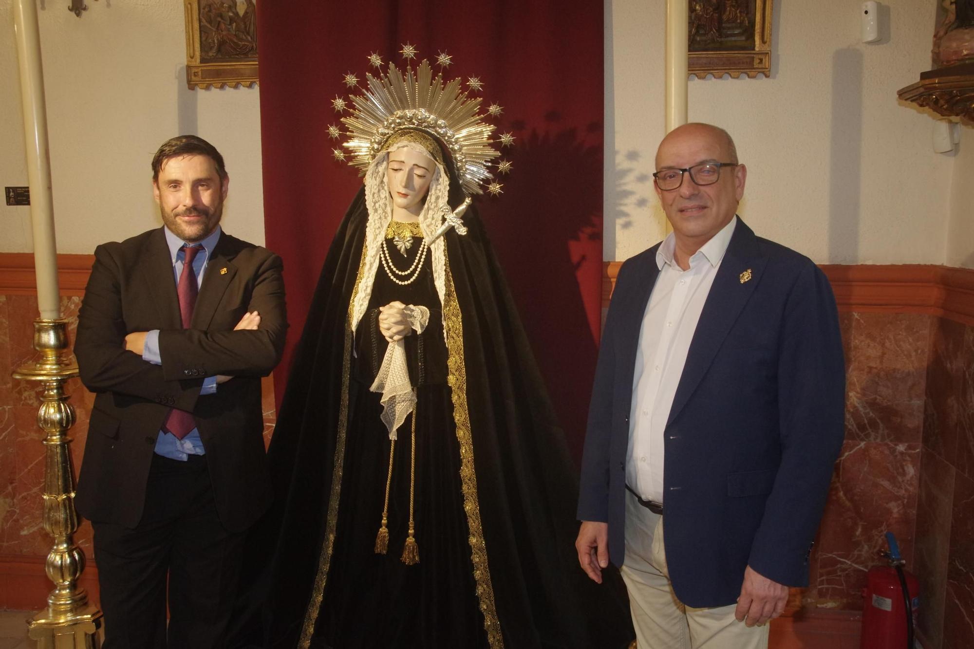 Más de medio centenar de  imágenes marianas de escultores e imagineros de distintos puntos de Andalucía (siglo XVIII y conteporáneas) conforman la exposicón 'Regina Coeli', en el Descendimiento.   
