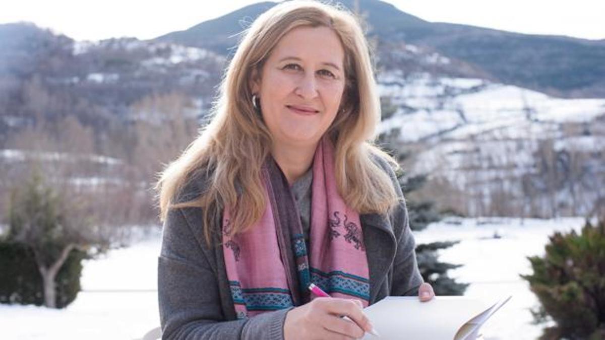 La escritora Luz Gabás.