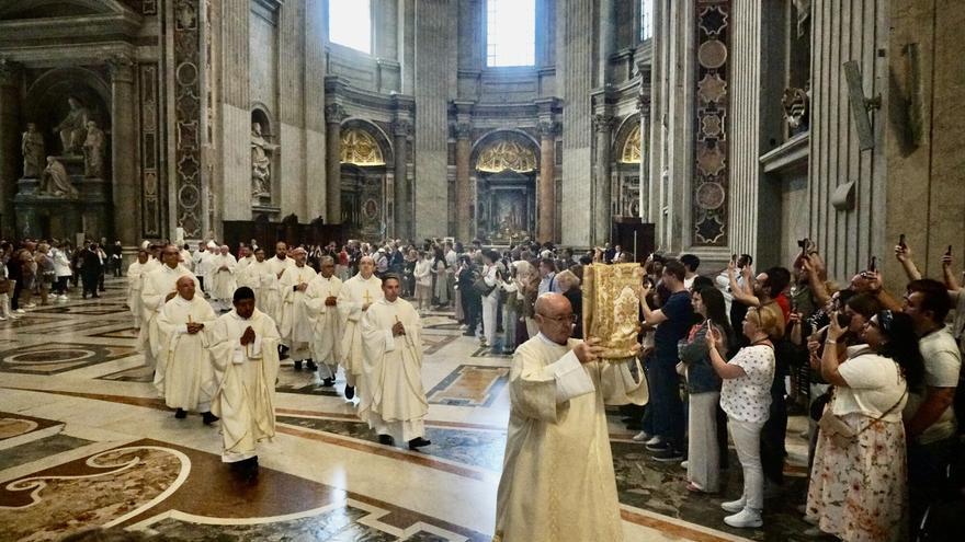 La misa de las diócesis de la Esperanza y el Cachorro que abre el Jubileo de las Cofradías en Roma, en imágenes