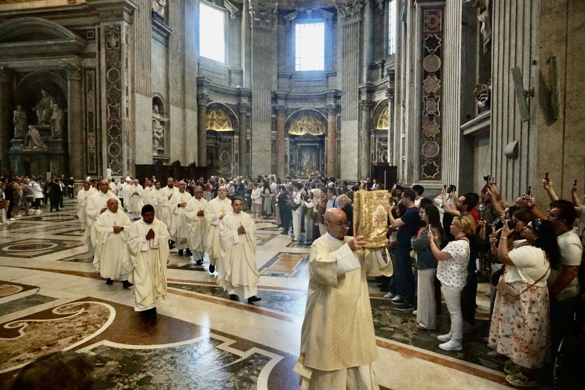 Fotos de la misa de las diócesis de la Esperanza y el Cachorro que abre el Jubileo de las Cofradías en Roma 