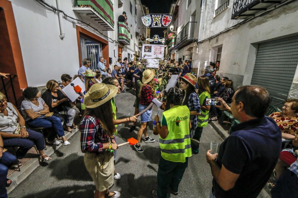 Desfile de la Nit de l'Olla de Benilloba.