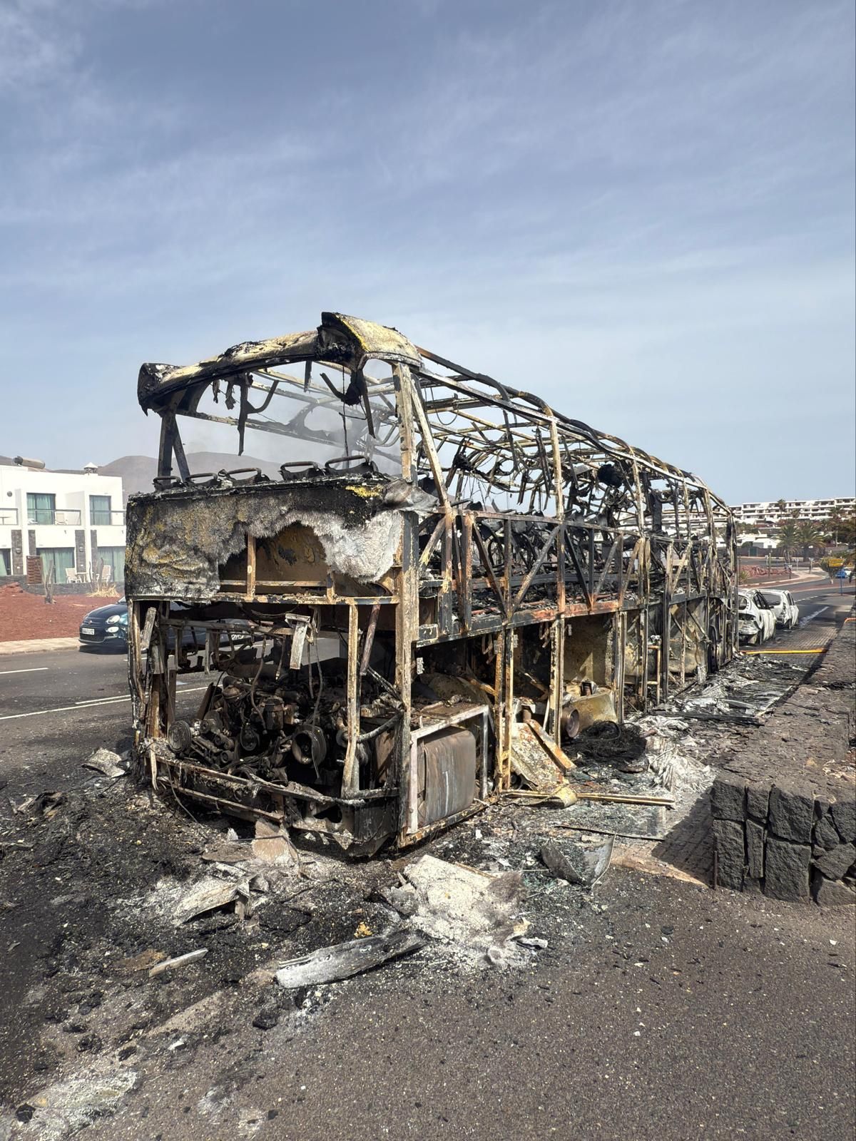 Incendio de una guagua en Lanzarote