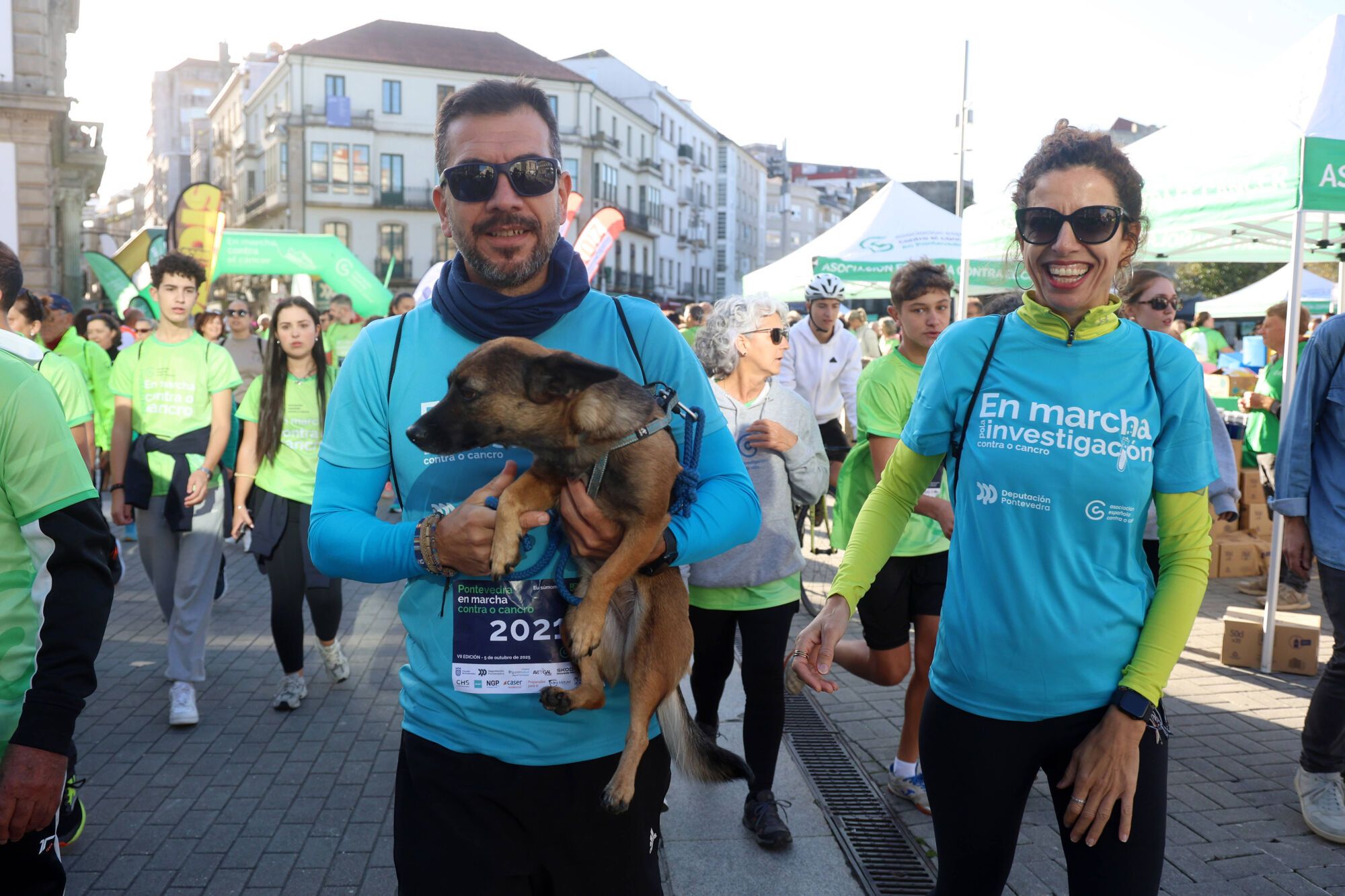 Dos mil setecientos participantes convirtieron la Marcha contra el cáncer de Pontevedra en la más multitudinaria de Galicia