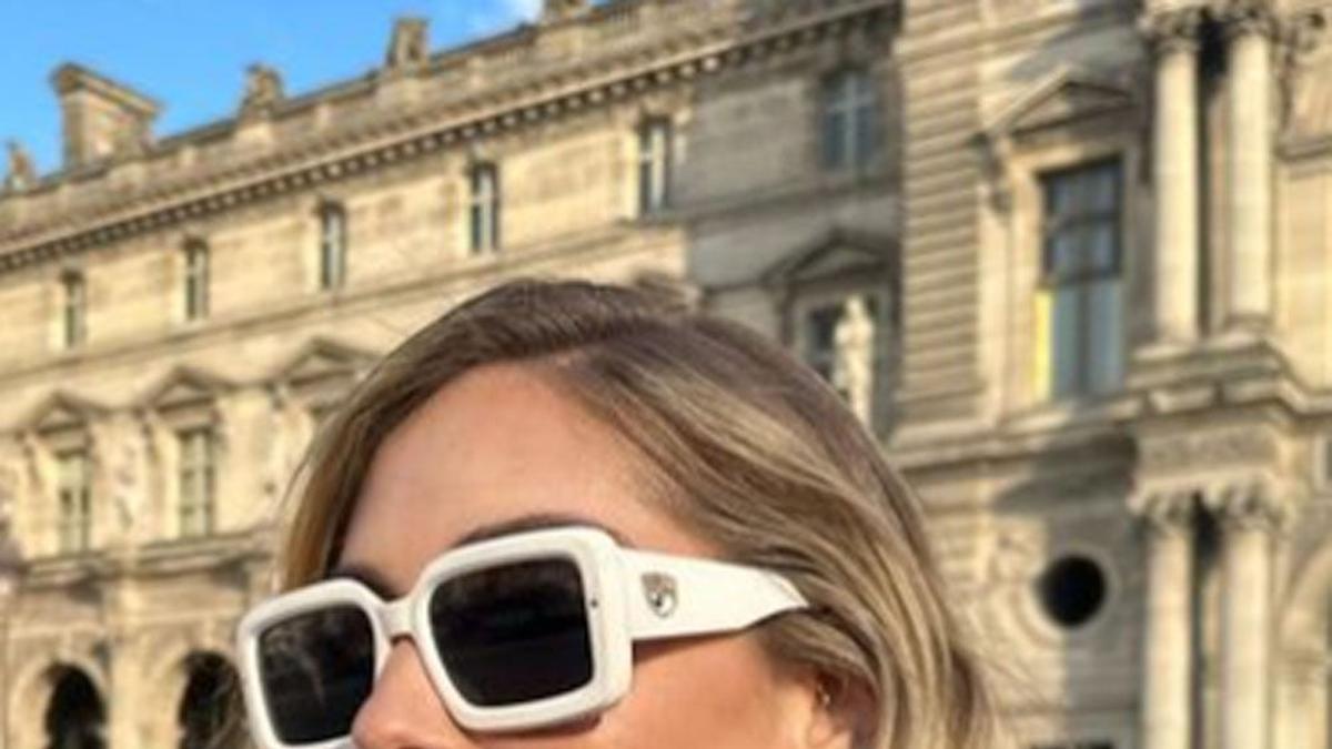 Chiara Ferragni con gafas de sol blancas