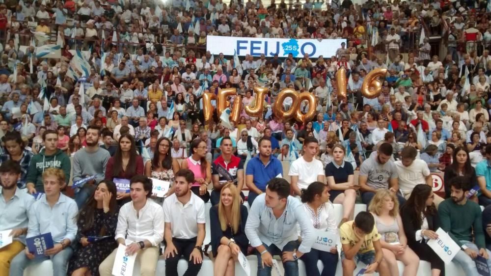 El mitin central de la campaña del PPdeG congrega a cerca de 10.000 personas en la plaza de toros