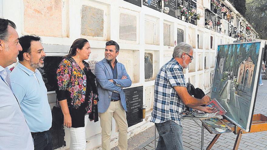 Responsables de Diario CÓRDOBA y Cecosam observan a uno de los pintores.