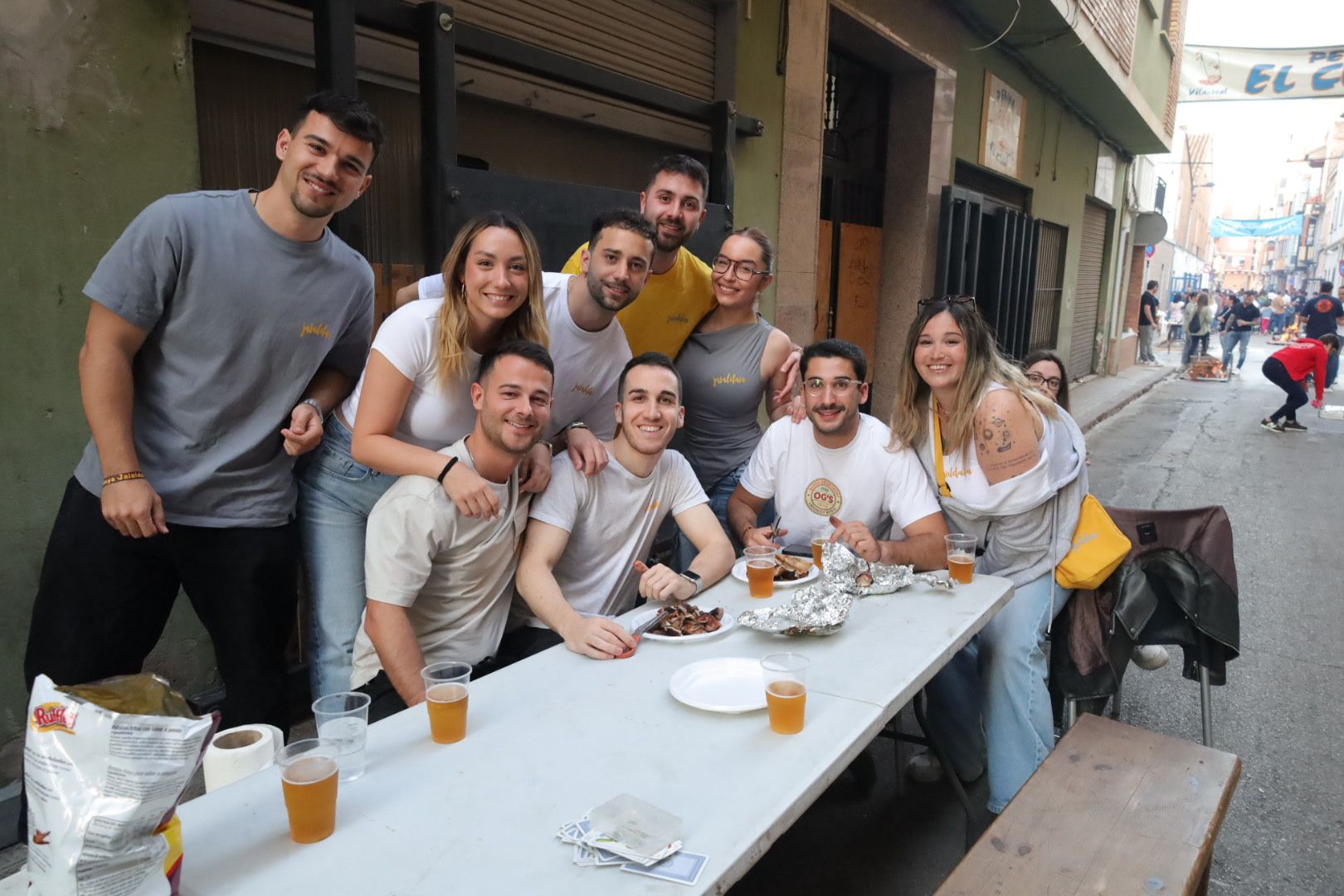 FOTOGALERÍA I Las imágenes de la Nit de la Xulla y del encuentro de elaboración de allioli de las fiestas de Vila-real