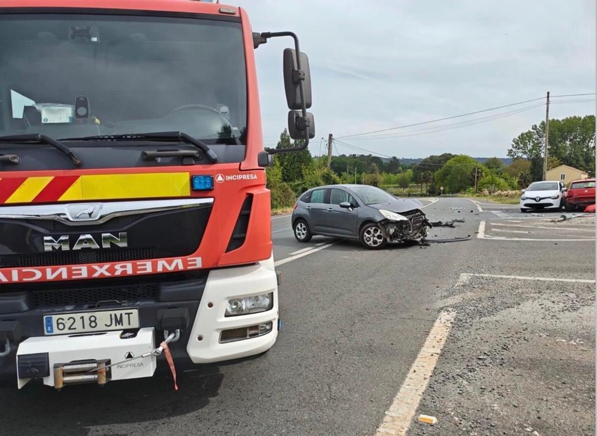 Uno de los coches tras el impacto.