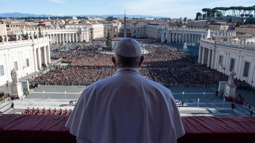 El papa Francisco pronuncia el tradicional mensaje de Navidad.