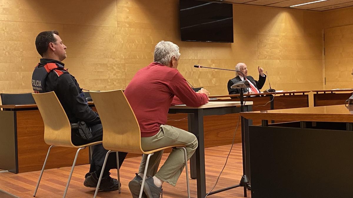 L’acusat del doble intent d’assassinat de Sant Feliu de Guíxols durant la vista per a la pròrroga de presó a l’Audiència de Girona
