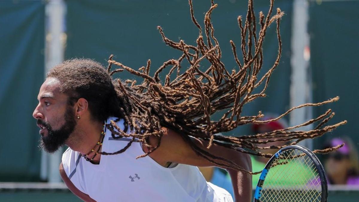 El aleman Dustin Brown luce un look muy particular