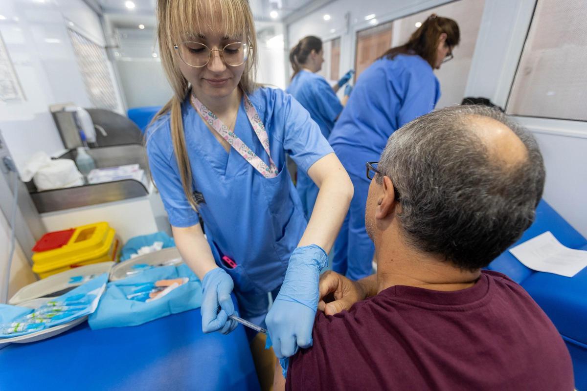 Enfermeras en una campaña de vacunación en Alicante