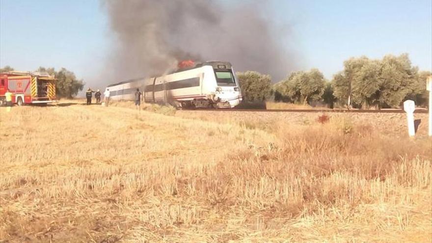 Nueve heridos tras chocar un tren con destino Cáceres y un tractor