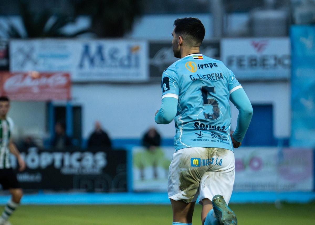 Gonzalo Llerena, del Coria, en un partido de esta temporada.