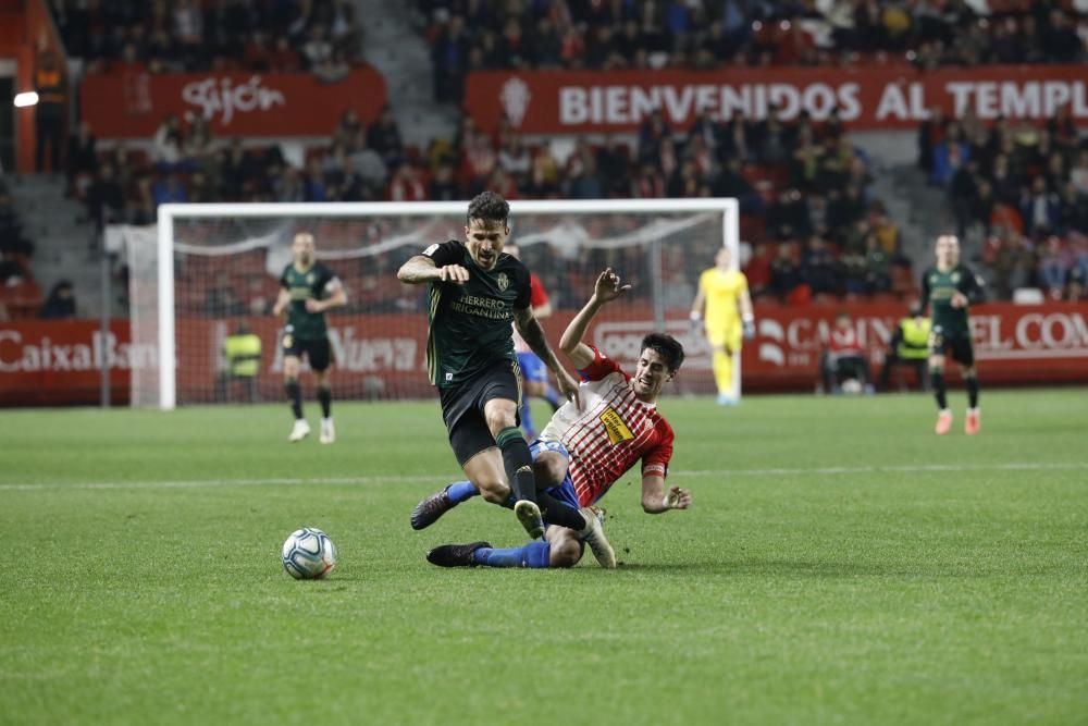 El partido entre el Sporting y la Ponferradina, en imágenes