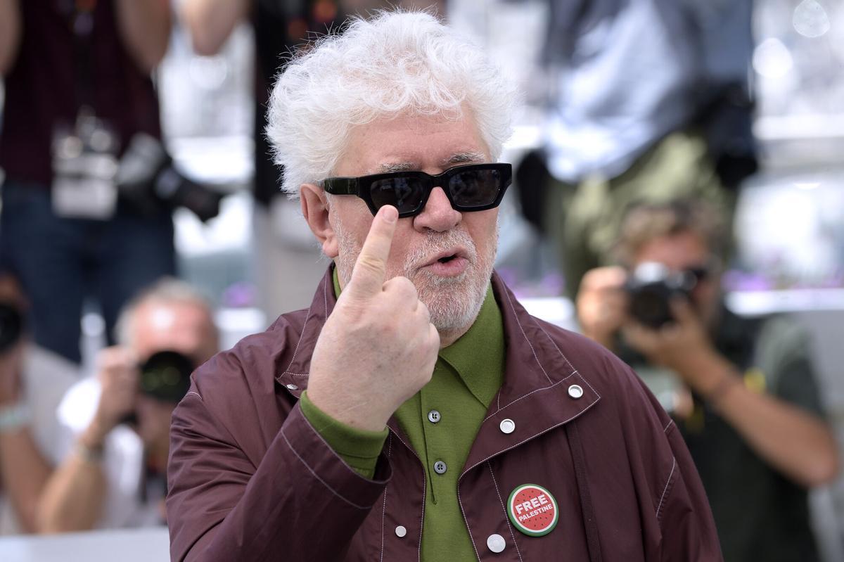 El director Pedro Almodóvar durante el 'photocall' en Cannes de ‘Amarga Navidad’, este 20 de mayo.