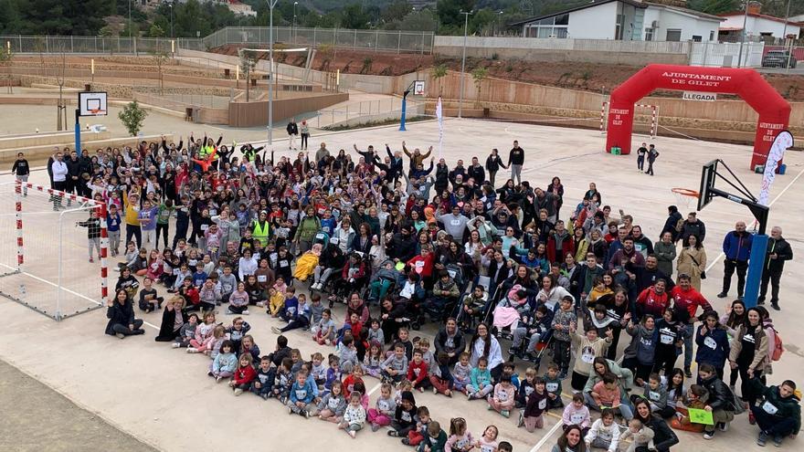 Una carrera solidaria recauda fondos en Gilet contra la leucemia infantil