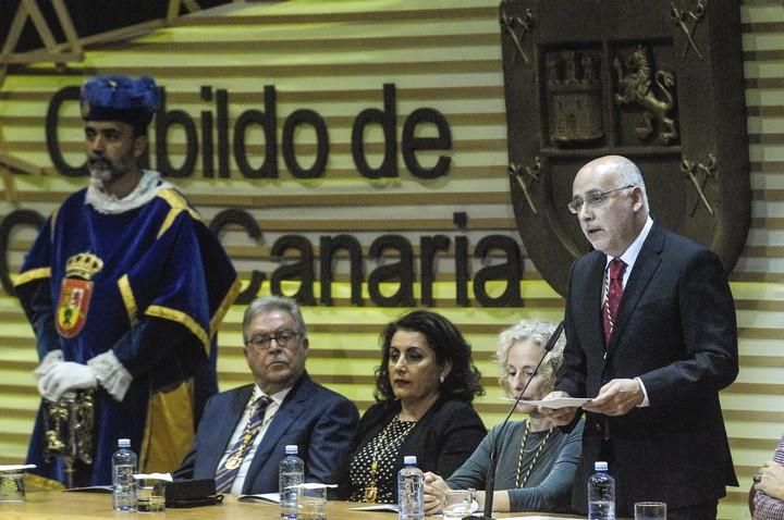 ENTREGA DE HONORES Y DISTINCIONES DEL CABILDO DE ...