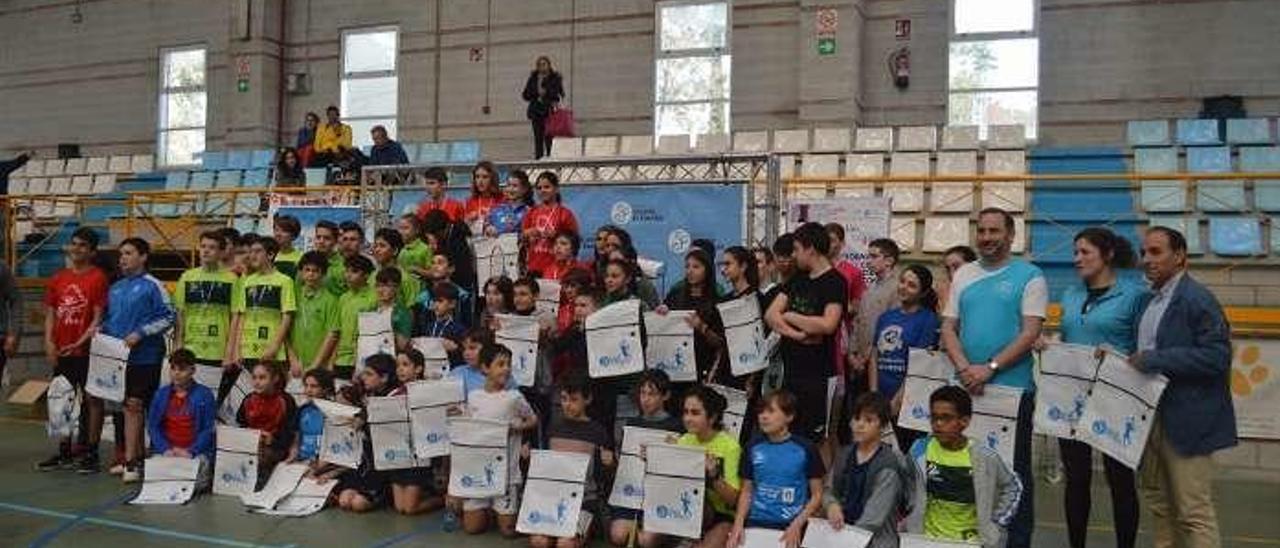 Los participantes, con sus diplomas. FdV