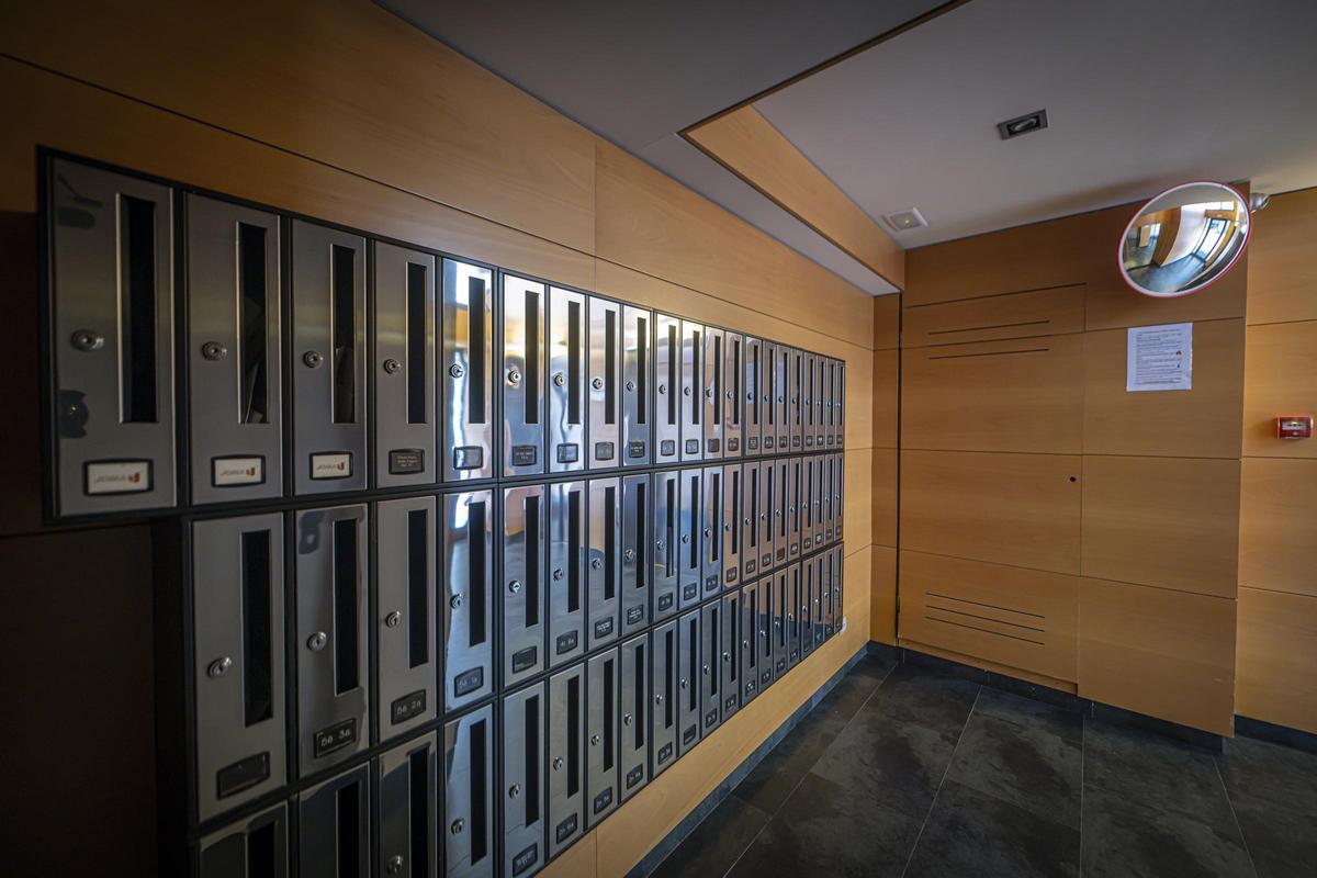 Interior de uno de los edificios de Marquès de Sentmentat con Guitard, en Les Corts, construidos por FBEX y que serán inspeccionados por un arquitecto