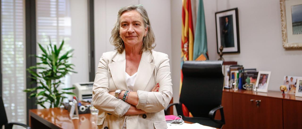 Carmen Costa, en su despacho de alcaldesa, en la última entrevista concedida a EL PERIÓDICO.