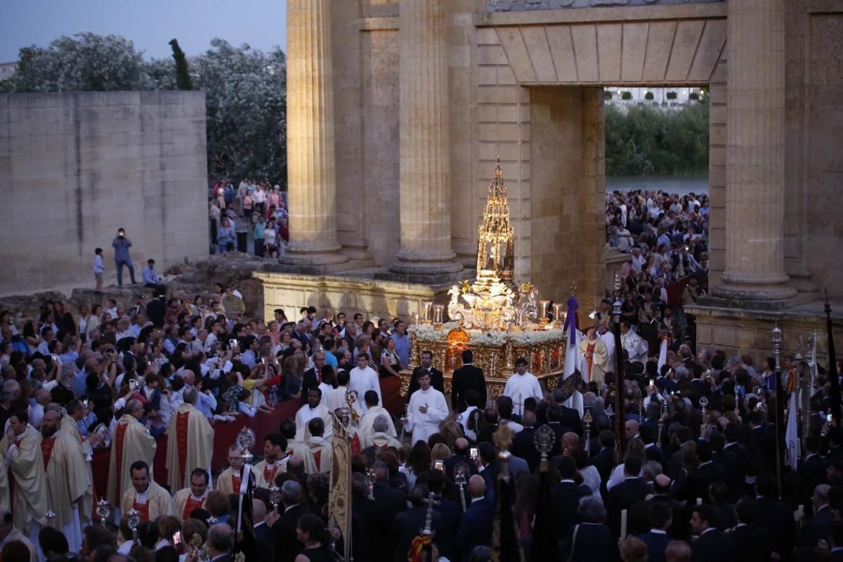 El Corpus recorre las inmediaciones de la Mezquita-Catedral