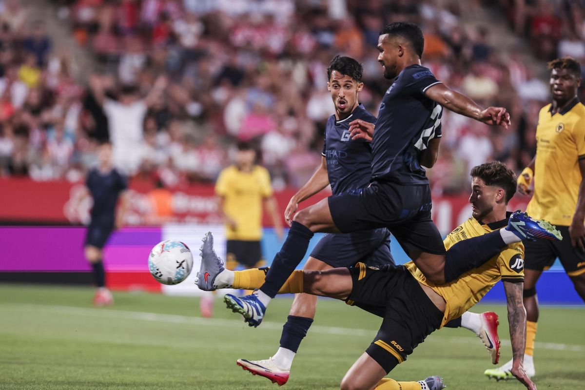 El Girona bat els Wolves en el retorn a Montilivi (2-1)