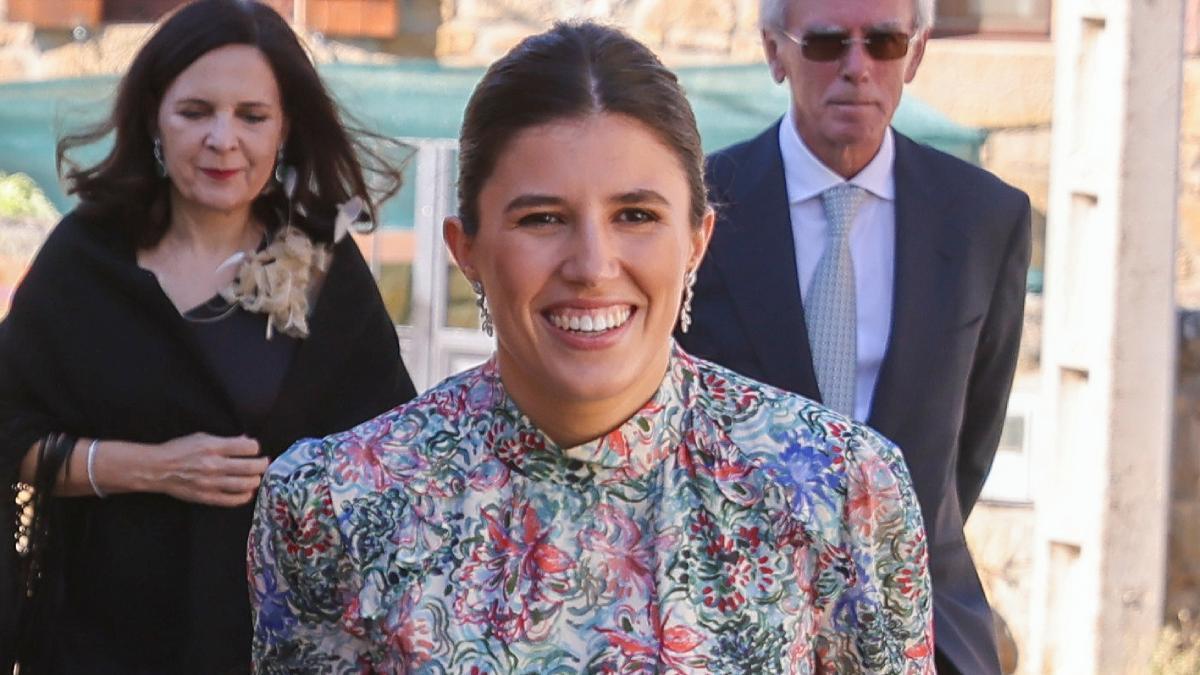 Teresa Urquijo, perseguida por las cámaras en la plaza de toros de Las Ventas: 'clean look' y chaqueta 'oversize'