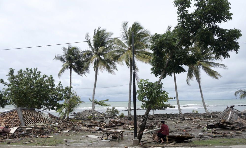 Tsunami amb desenes de víctimes a Indonèsia